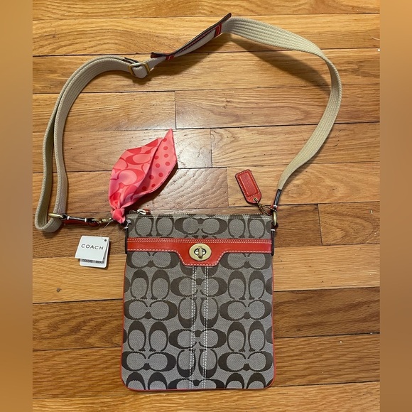 NWT from 2007!‎ Coach Khaki/Geranium Hamptons Signature Swingpack Crossbody. - Picture 1 of 15